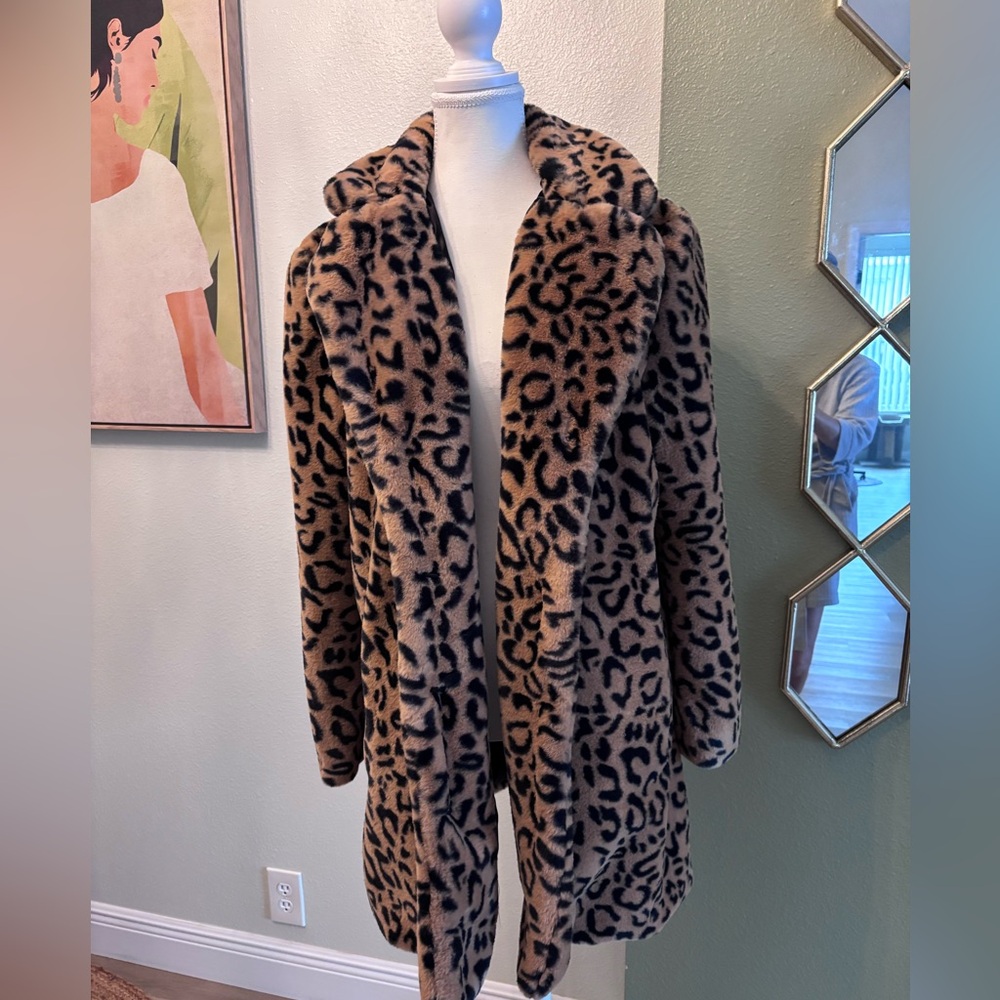 NWOT GB Gianni Bini Leopard
Print Coat size S
